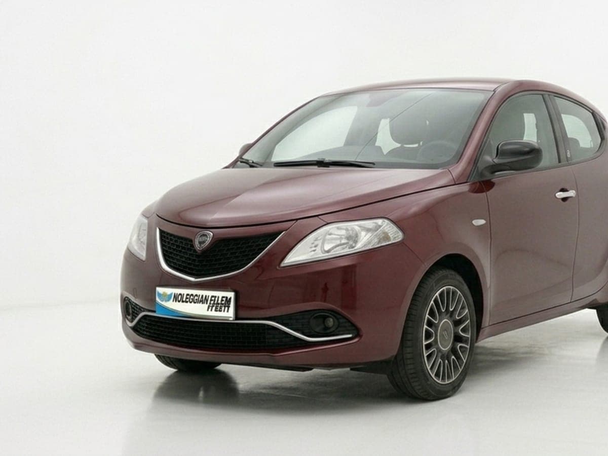 Lancia Ypsilon bordeaux